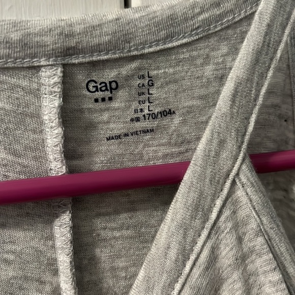 GAP tank top - Picture 3 of 3